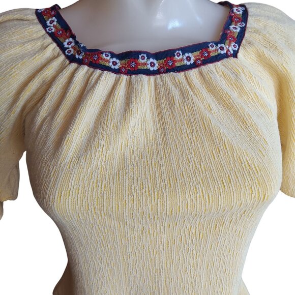1OF1 Small Vintage Top 70's Crinkle Blouse Floral Embroidered Neckline Peasant - Picture 1 of 7